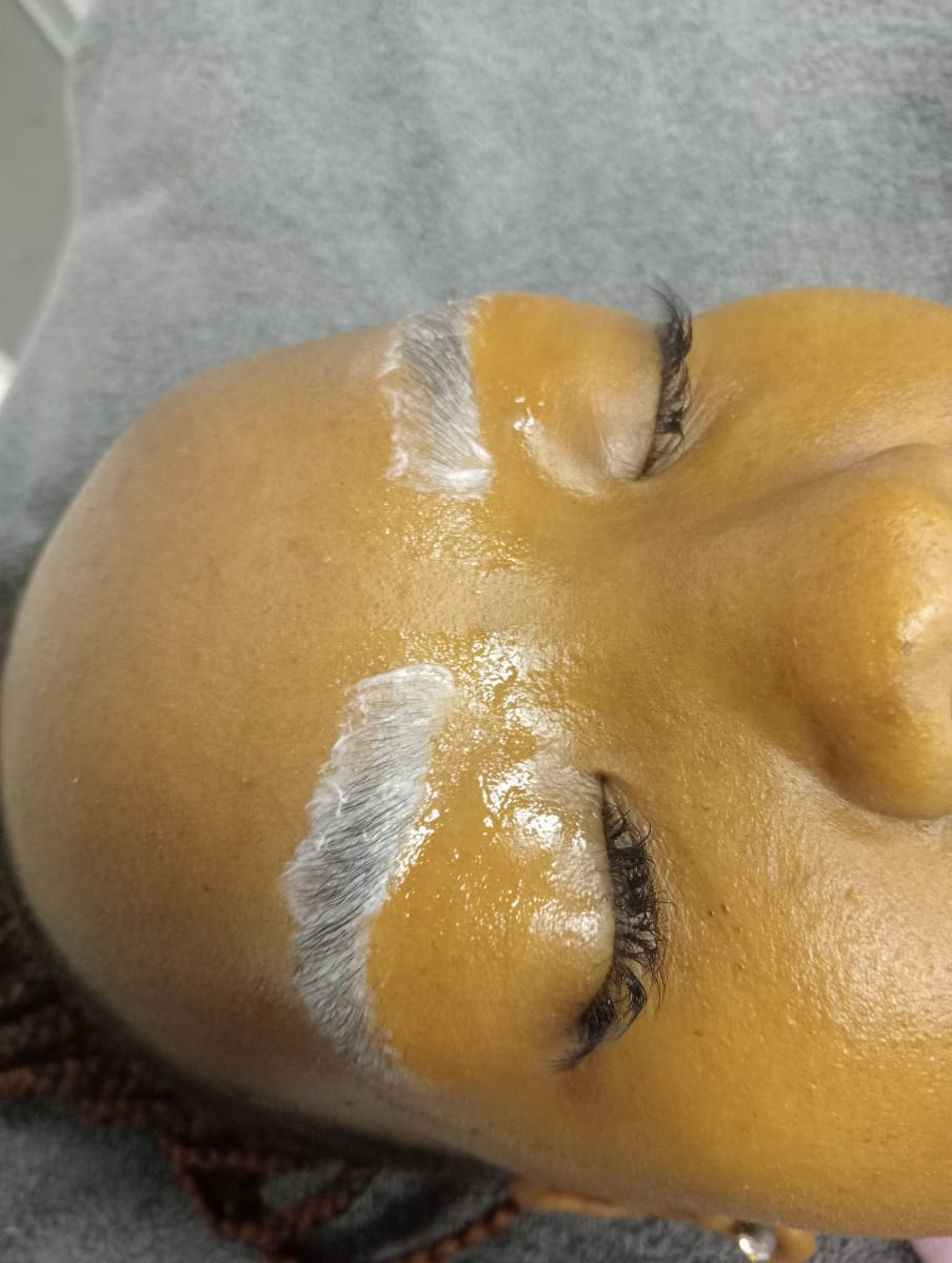 Brow lamination cream setting the brow hairs in place