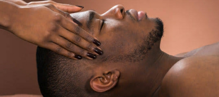 Relaxing face and head massage treatment for men at Beauty by BM