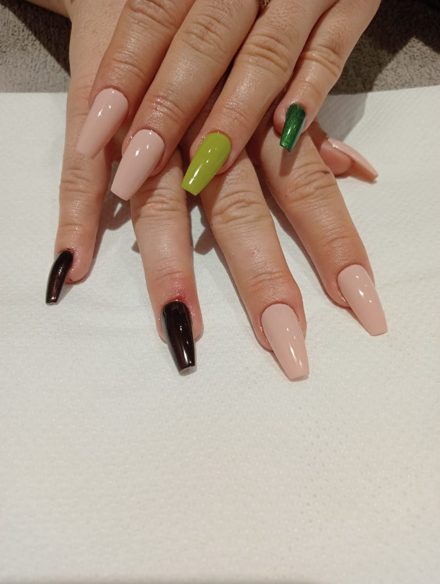 Nude coffin acrylic nails with lime and dark accent nails