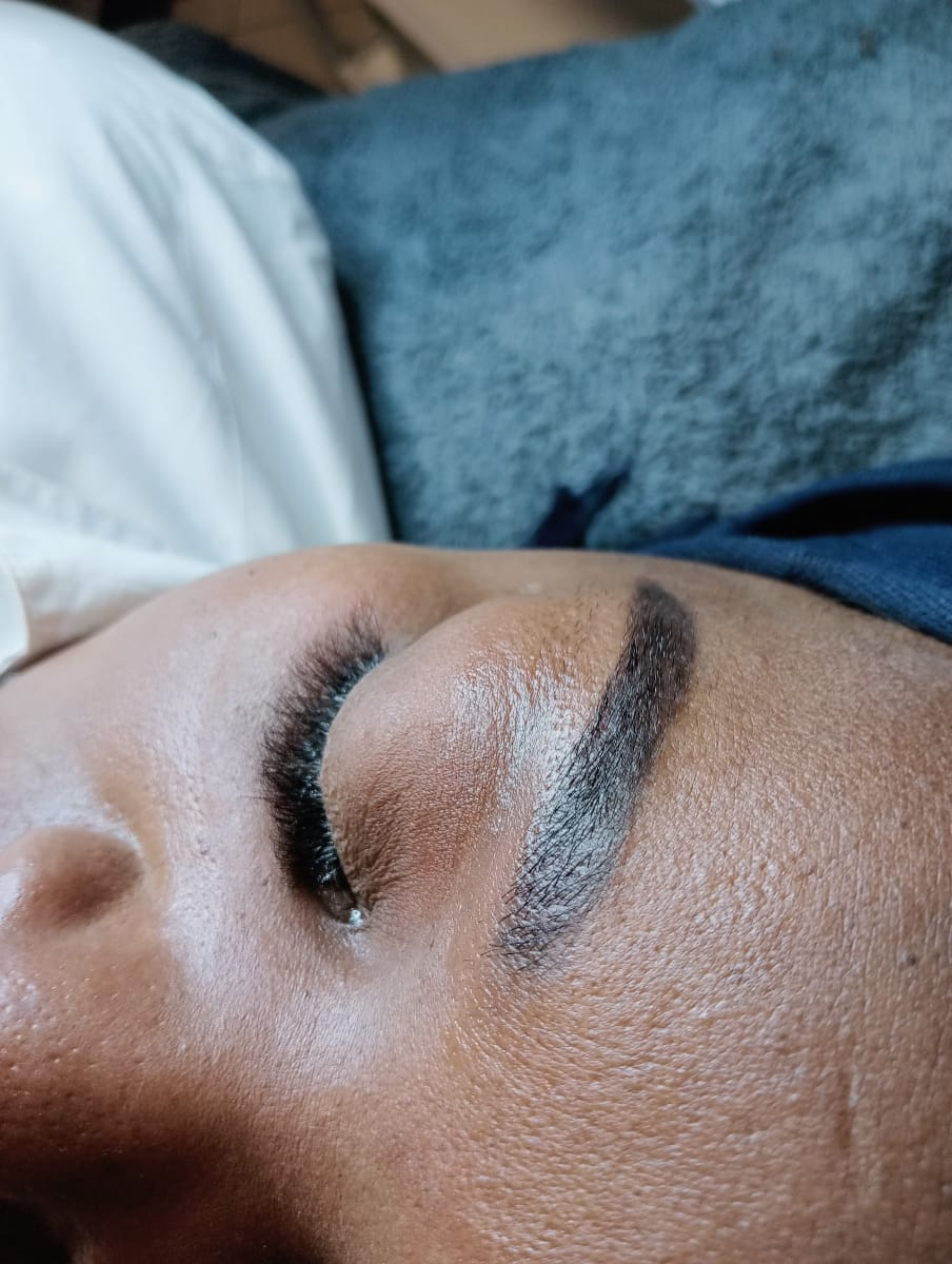 Close-up of sculpted brow after wax and tint